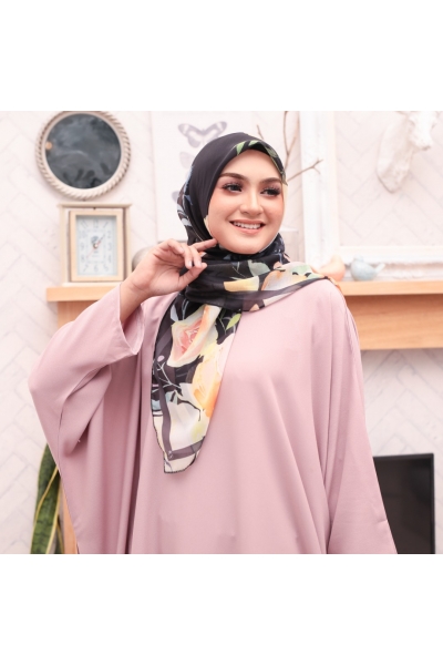 RANUNCULUS COLLECTION IN FANCY - BLACK YELLOW